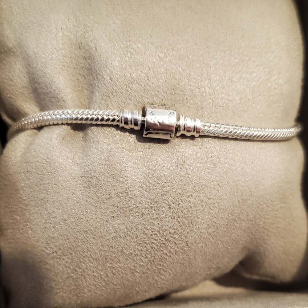 Pandora moments silver clasp bracelet 7.5